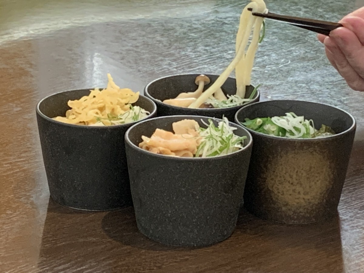 うどん集合 持ち上げ 1
